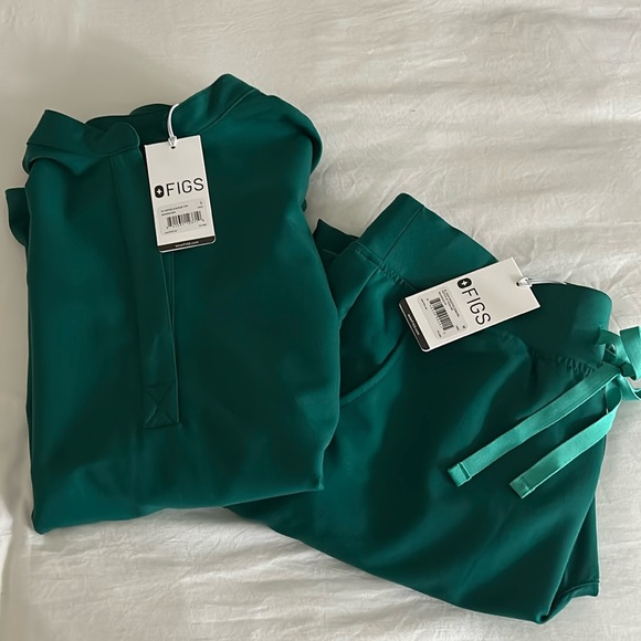Figs Other - Rafaela Oversized Scrub Top + Zamora High Waisted 2.0 Jogger Scrub Pants